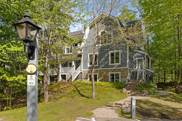 102 Ch. des Quatre-Sommets #1, Mont-tremblant, QC J8E1C6