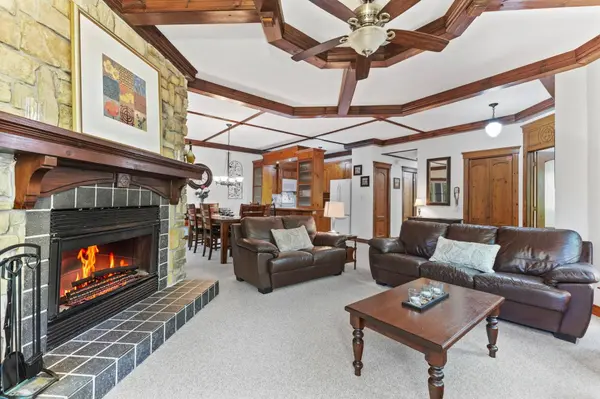 102 Ch. des Quatre-Sommets #1, Mont-tremblant, QC J8E1C6