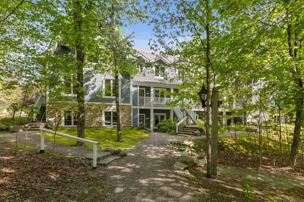 102 Ch. des Quatre-Sommets #1, Mont-tremblant, QC J8E1C6