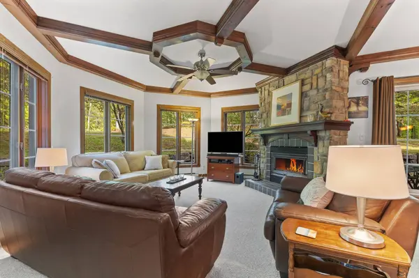 102 Ch. des Quatre-Sommets #1, Mont-tremblant, QC J8E1C6