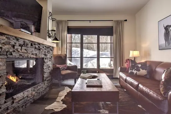 1510 Ch. du Versant-Soleil #1, Mont-tremblant, QC J8E0A8