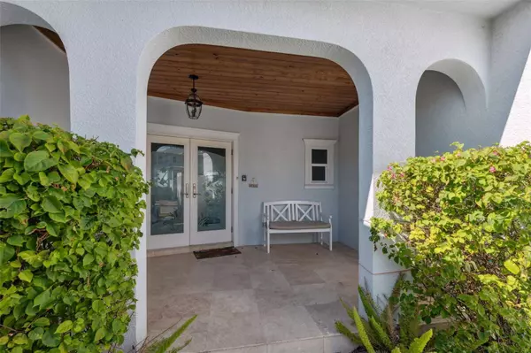 727 KEY ROYALE DR, Holmes Beach, FL 34217