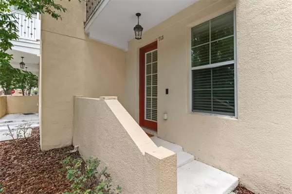 918 SOMBRA STREET, Tampa, FL 33619