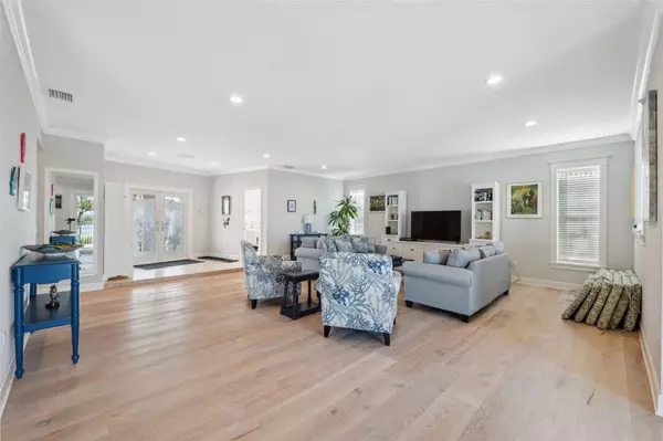 727 KEY ROYALE DR, Holmes Beach, FL 34217