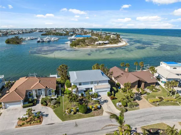 727 KEY ROYALE DR, Holmes Beach, FL 34217