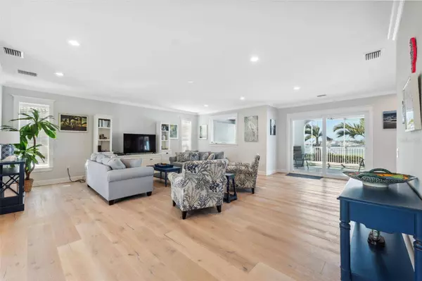 727 KEY ROYALE DR, Holmes Beach, FL 34217