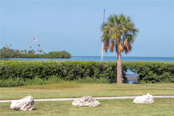 108 SHORE DR, Tarpon Springs, FL 34689