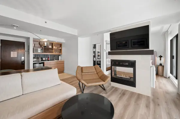39 Ch. Fridolin-Simard #405, Estérel, QC J0T1E0