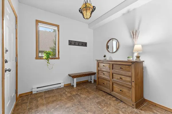 1245 Rue Labelle #2, Mont-tremblant, QC J8E2N5