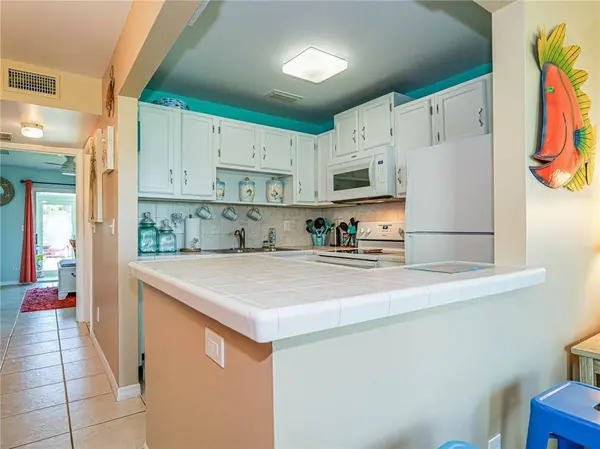 33 Pine Arbor LN #104, Vero Beach, FL 32962