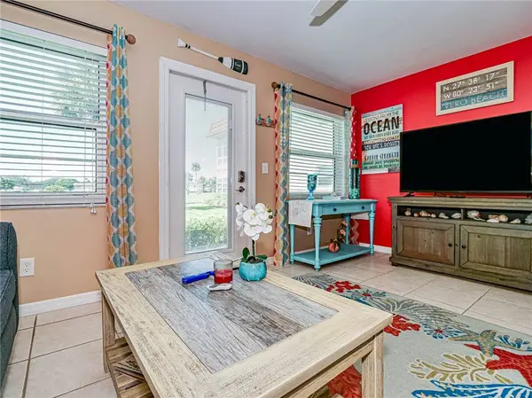 33 Pine Arbor LN #104, Vero Beach, FL 32962