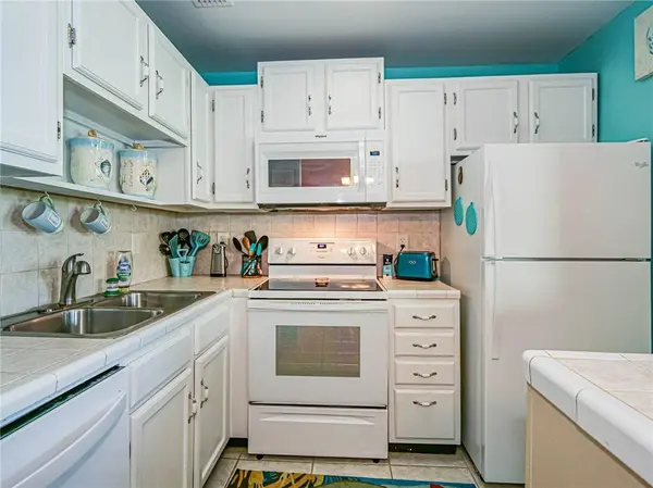 33 Pine Arbor LN #104, Vero Beach, FL 32962