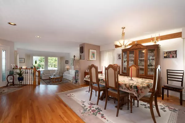 6440 Rosebery AVE, West Vancouver, BC V7W 2C6