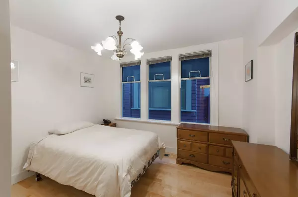 3316 W 3rd AVE, Vancouver, BC V6R 1L4