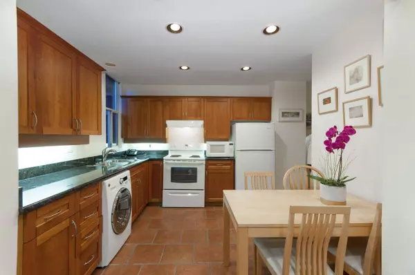 3316 W 3rd AVE, Vancouver, BC V6R 1L4