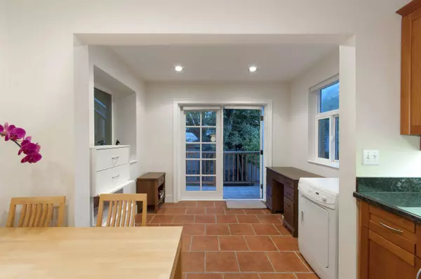 3316 W 3rd AVE, Vancouver, BC V6R 1L4