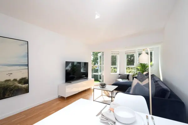 3440 W Broadway #420, Vancouver, BC V6R 4R2