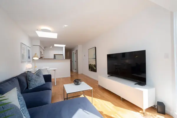 3440 W Broadway #420, Vancouver, BC V6R 4R2