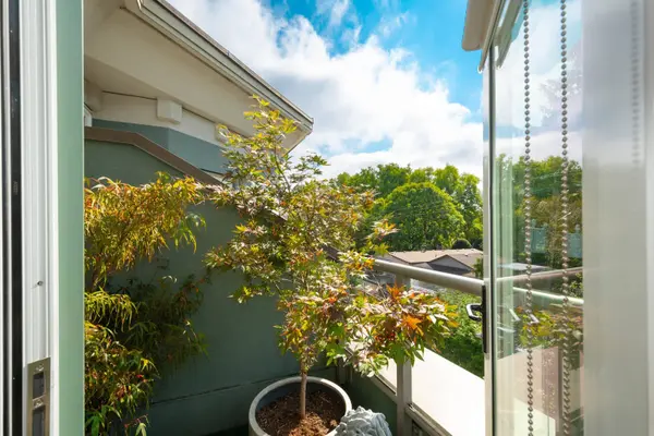 3440 W Broadway #420, Vancouver, BC V6R 4R2