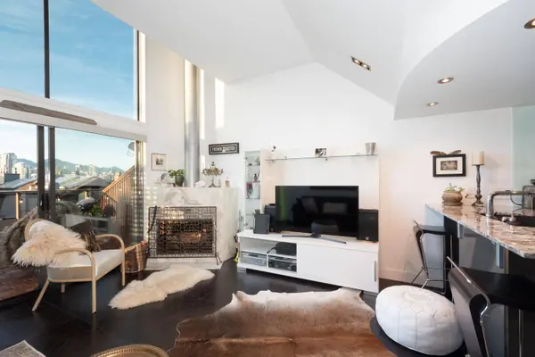 1167 W 8th AVE, Vancouver, BC V6H 1C5