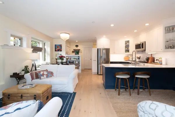 1978 W 12th AVE, Vancouver, BC V6J 2E9