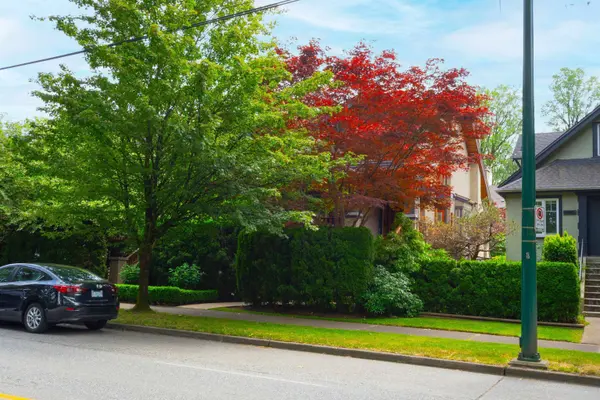 1978 W 12th AVE, Vancouver, BC V6J 2E9