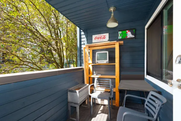 1990 W 6th AVE #207, Vancouver, BC V6J 4V4