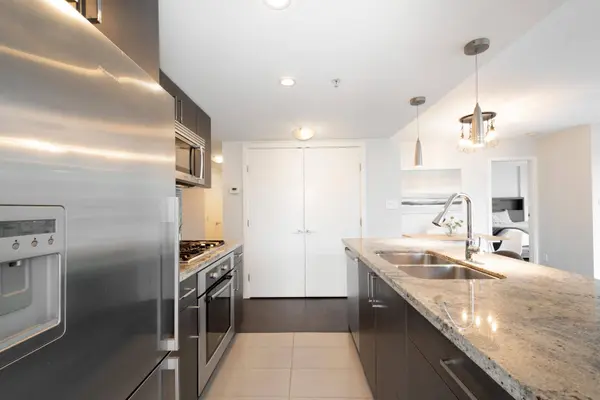 89 W 2nd AVE #607, Vancouver, BC V5Y 0G9