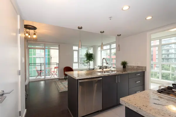 89 W 2nd AVE #607, Vancouver, BC V5Y 0G9