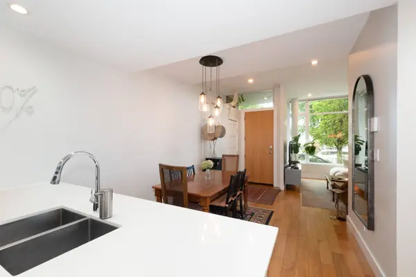 290 E 11th AVE, Vancouver, BC V5T 2C3