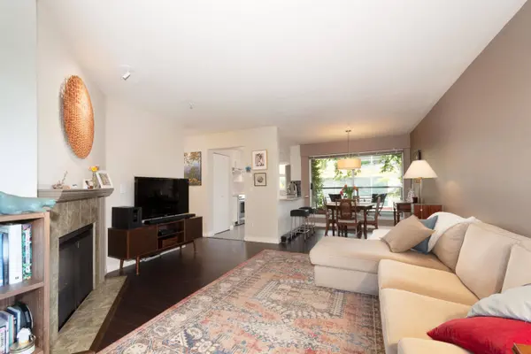2250 W 3rd AVE #301, Vancouver, BC V6K 1L4