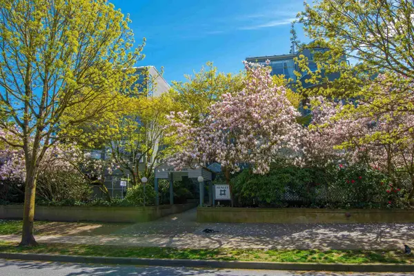 2250 W 3rd AVE #301, Vancouver, BC V6K 1L4