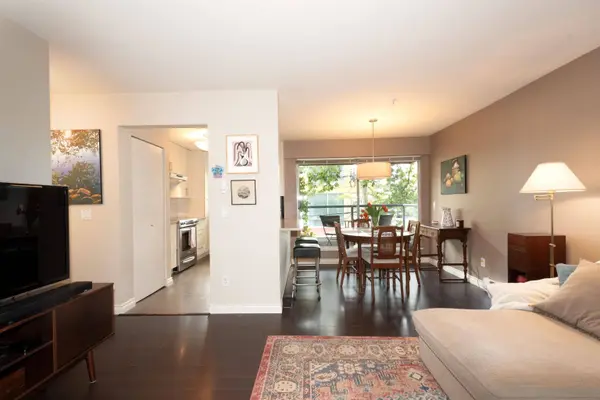 2250 W 3rd AVE #301, Vancouver, BC V6K 1L4