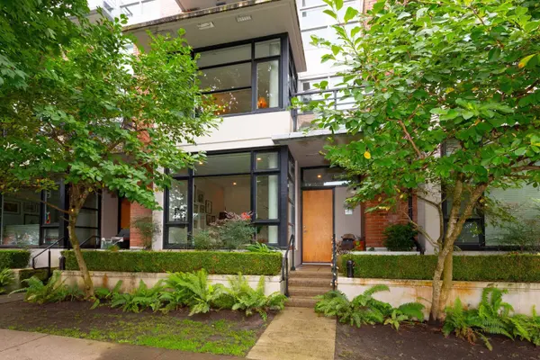 290 E 11th AVE