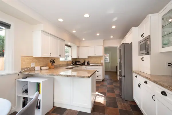 510 Evergreen PL, North Vancouver, BC V7N 2Z2