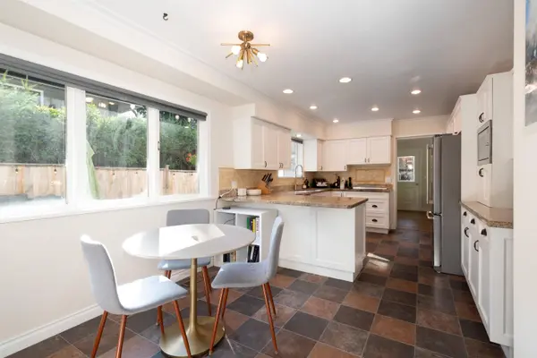 510 Evergreen PL, North Vancouver, BC V7N 2Z2