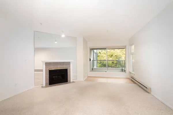 2250 W 3rd AVE #210, Vancouver, BC V6K 1L4