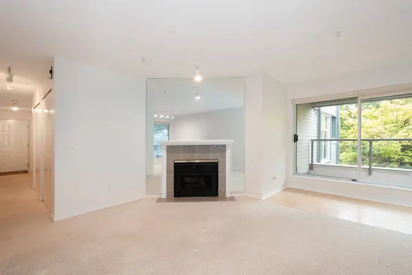 2250 W 3rd AVE #210, Vancouver, BC V6K 1L4
