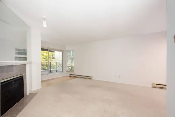 2250 W 3rd AVE #210, Vancouver, BC V6K 1L4