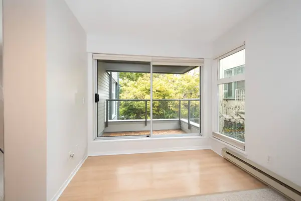 2250 W 3rd AVE #210, Vancouver, BC V6K 1L4