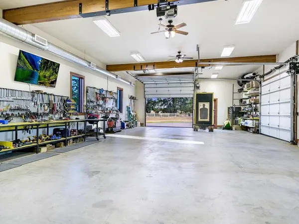 1584 County Road 226 RD, Giddings, TX 78942