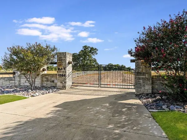 1584 County Road 226 RD, Giddings, TX 78942