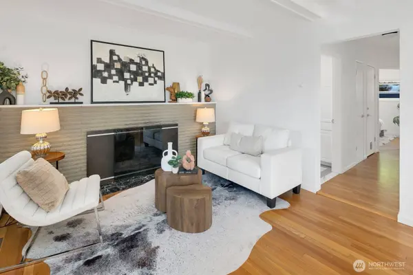 8010 Burke AVE N, Seattle, WA 98103