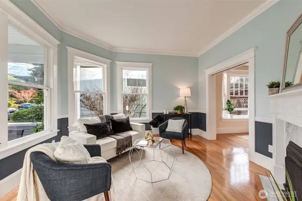 1523 35th AVE, Seattle, WA 98122