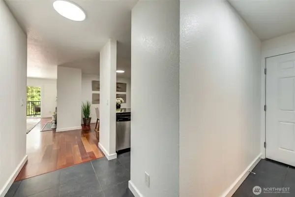 840 NE 125th ST #206, Seattle, WA 98125