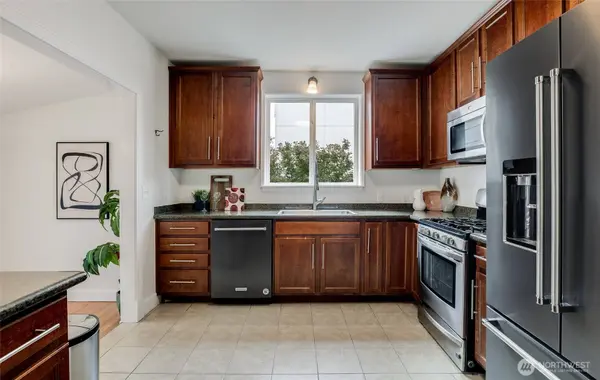3907 S Edmunds ST, Seattle, WA 98118