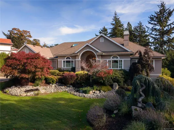 3721 Arbutus Ridge, Saanich, BC V8N 6B3