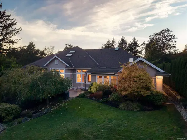 3721 Arbutus Ridge, Saanich, BC V8N 6B3
