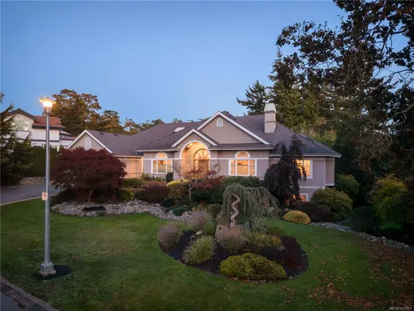 3721 Arbutus Ridge, Saanich, BC V8N 6B3