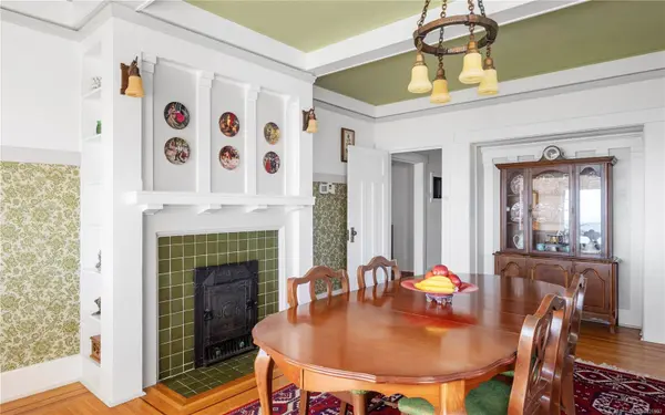 50 King George Terr, Oak Bay, BC V8S 2J9